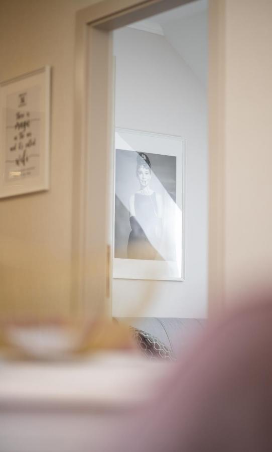 Monarchia Apartman Pearl Mosonmagyaróvár Buitenkant foto