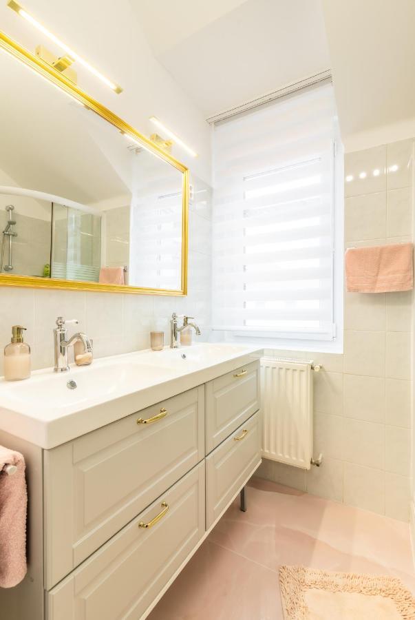 Monarchia Apartman Pearl Mosonmagyaróvár Buitenkant foto