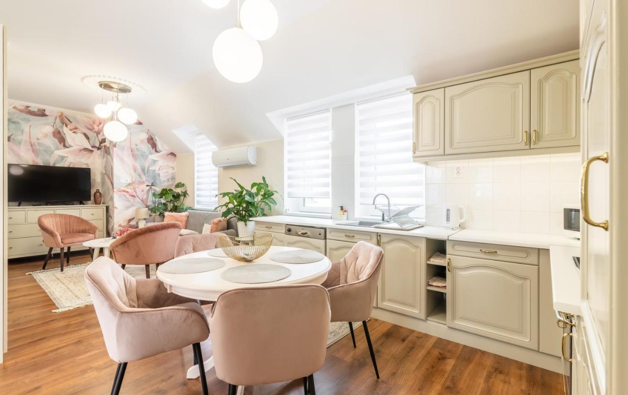 Monarchia Apartman Pearl Mosonmagyaróvár Buitenkant foto