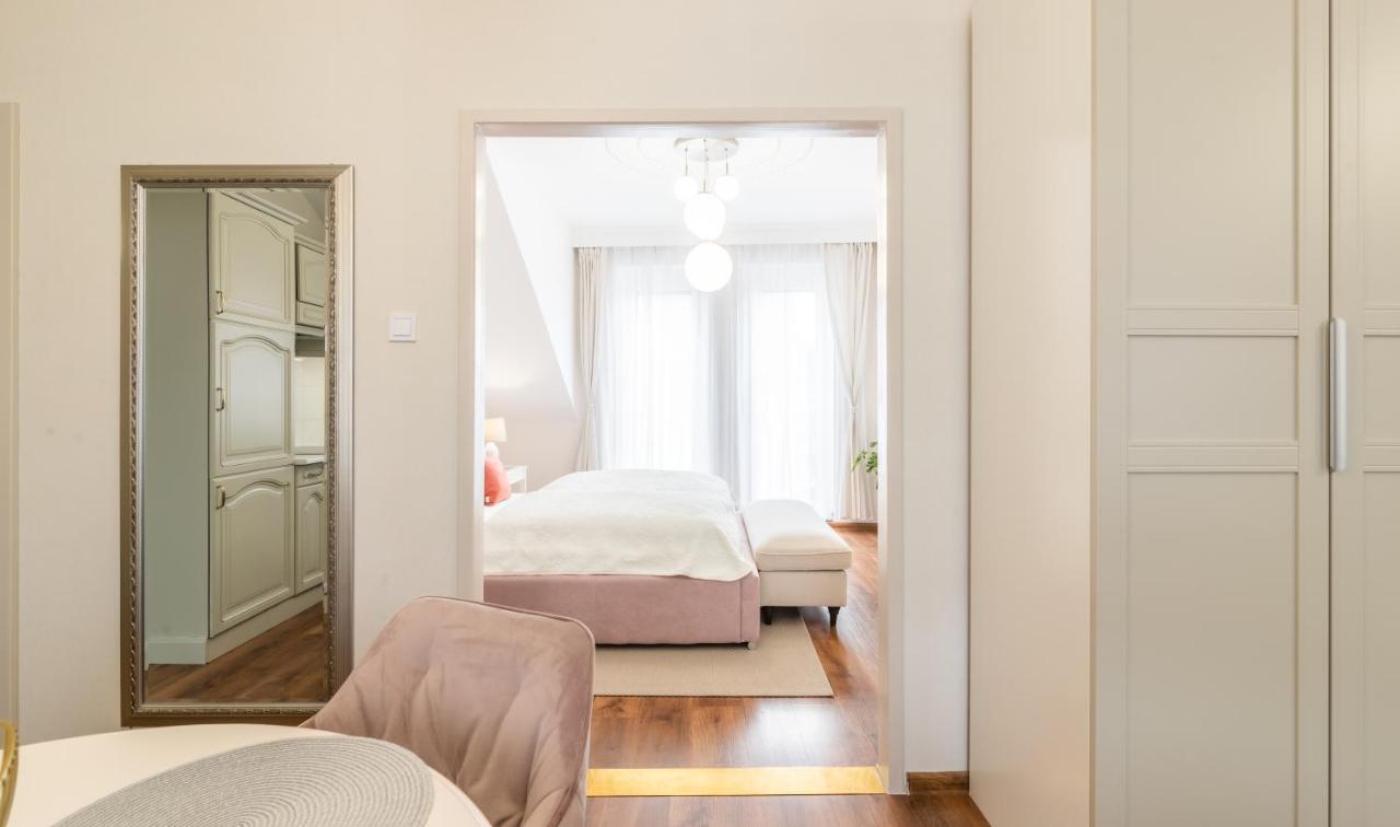 Monarchia Apartman Pearl Mosonmagyaróvár Buitenkant foto