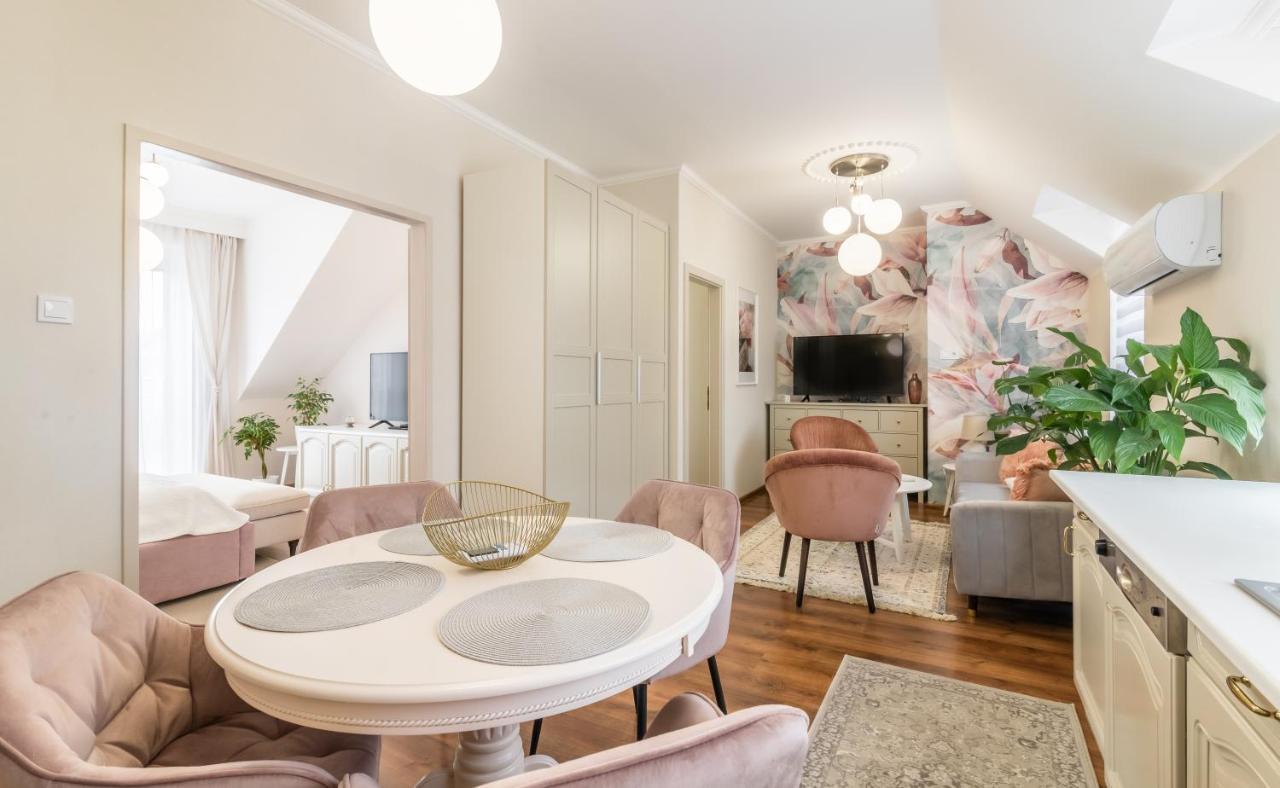 Monarchia Apartman Pearl Mosonmagyaróvár Buitenkant foto