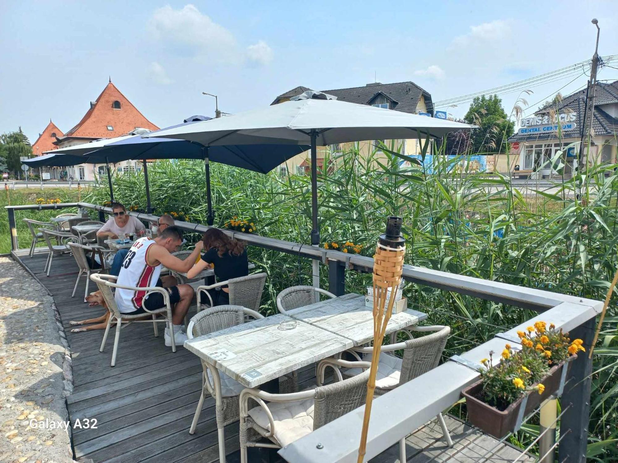 Monarchia Apartman Pearl Mosonmagyaróvár Buitenkant foto